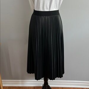 Pleated skirt Black Faux Leather Size 1X Joe Fresh